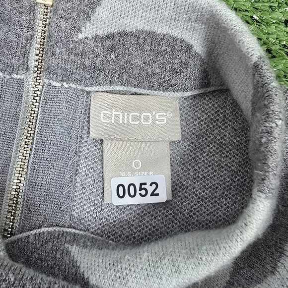 CHICO'S | PRINTED STRUCTURED MOCK-NECK SWEATER - Picture 14 of 16